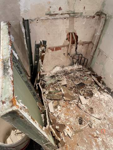 Transformation d'une Salle de Bain à Eaunes : Création d'une Douche à l'Italienne par DG Plomberie Transformation d'une Salle de Bain à Eaunes : Création d'une Douche à l'Italienne par DG Plomberie