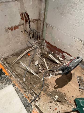 Transformation d'une Salle de Bain à Eaunes : Création d'une Douche à l'Italienne par DG Plomberie DG Plomberie