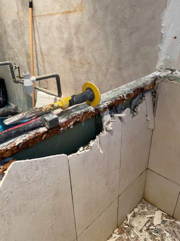 Transformation d'une Salle de Bain à Eaunes : Création d'une Douche à l'Italienne par DG Plomberie